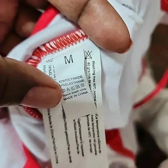 New with tags womens Scoop neck lace back  bathing suit. Size Medium - Picture 3 of 9